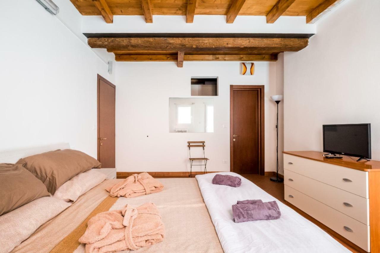 Whouse Suite Apartment Mirasole بولونيا المظهر الخارجي الصورة
